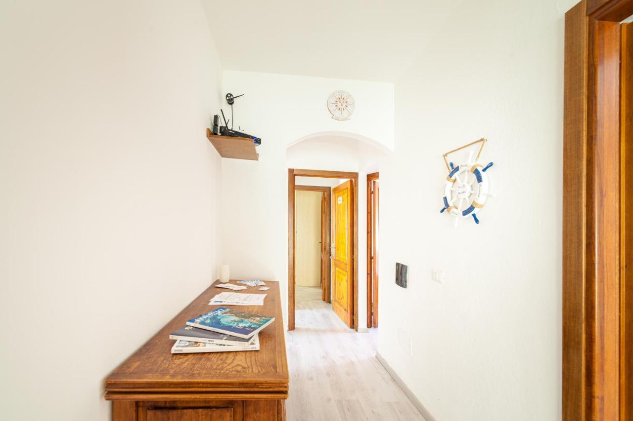 Brezza B&B Golfo Aranci Bagian luar foto