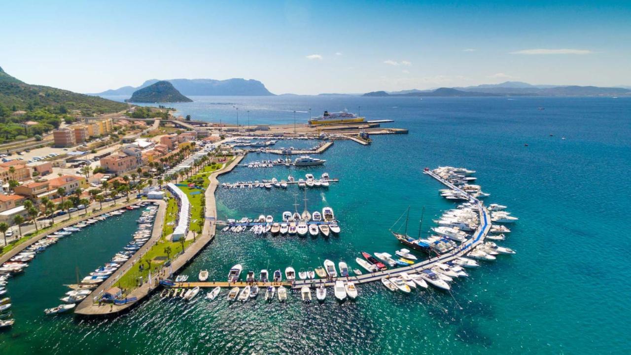 Brezza B&B Golfo Aranci Bagian luar foto