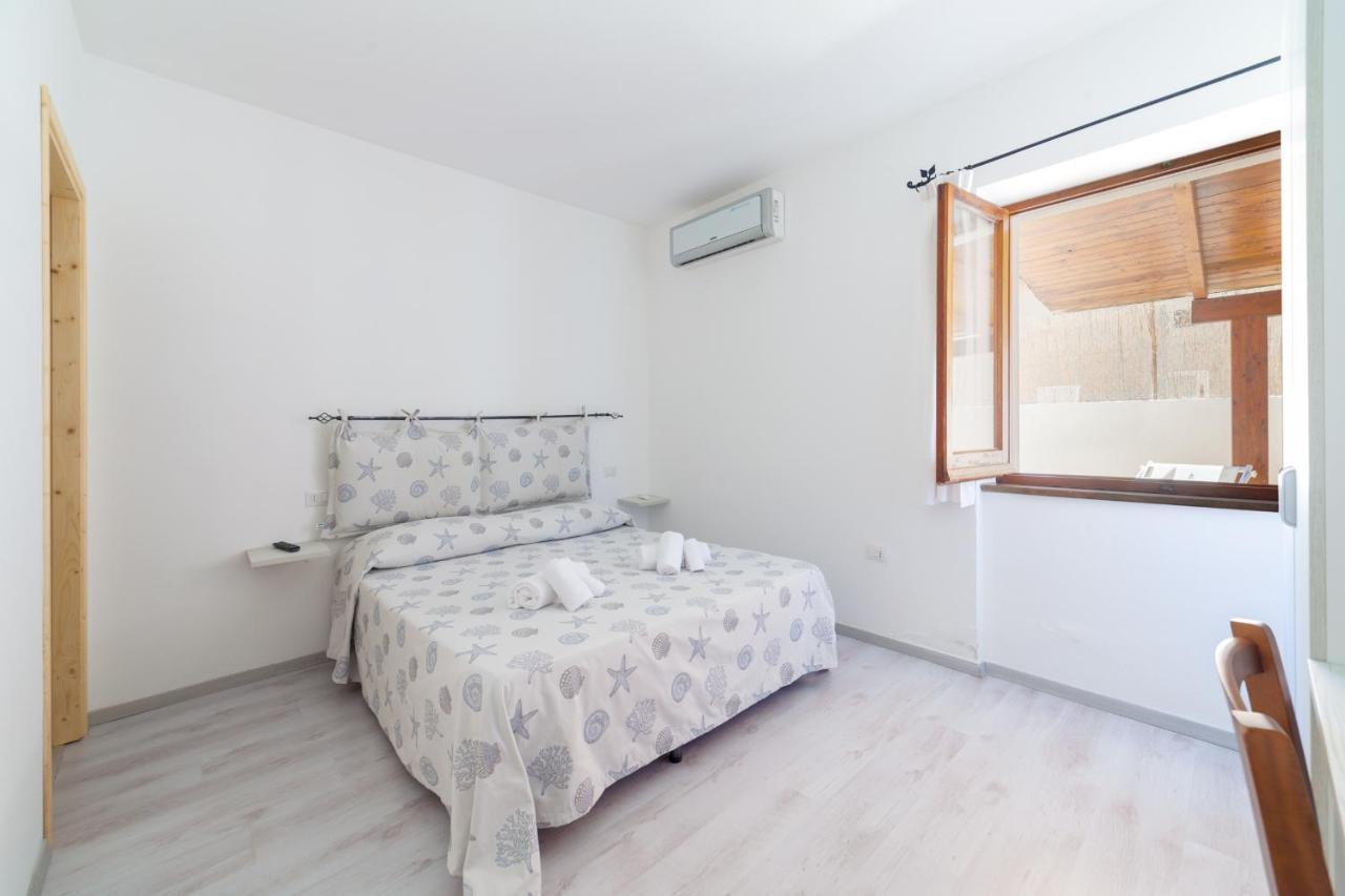 Brezza B&B Golfo Aranci Bagian luar foto