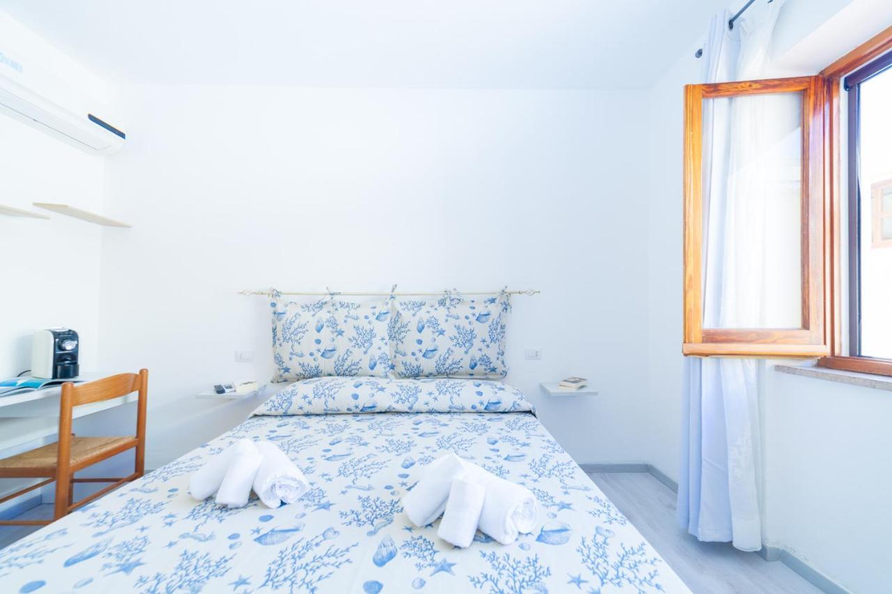 Brezza B&B Golfo Aranci Bagian luar foto