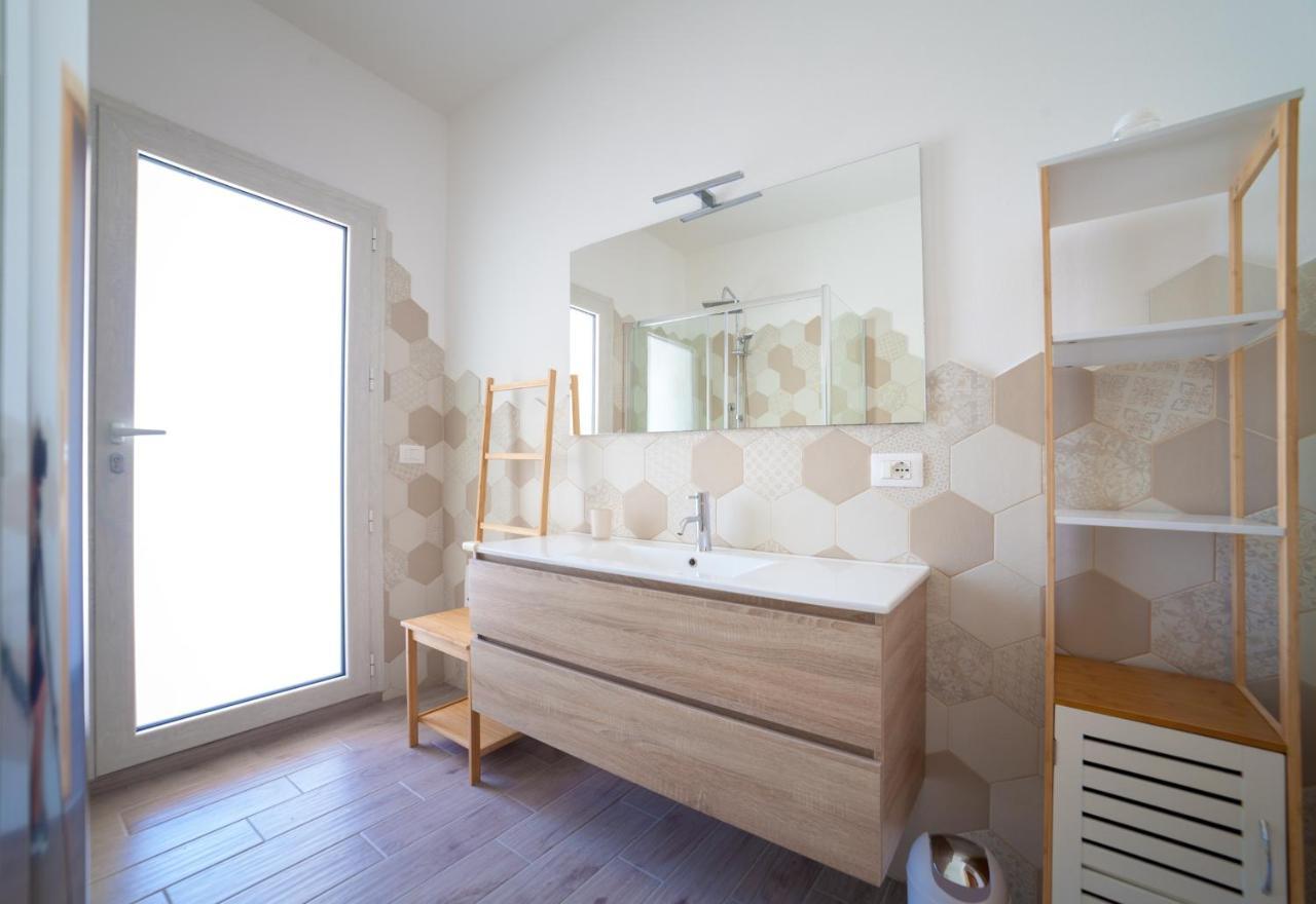 Brezza B&B Golfo Aranci Bagian luar foto