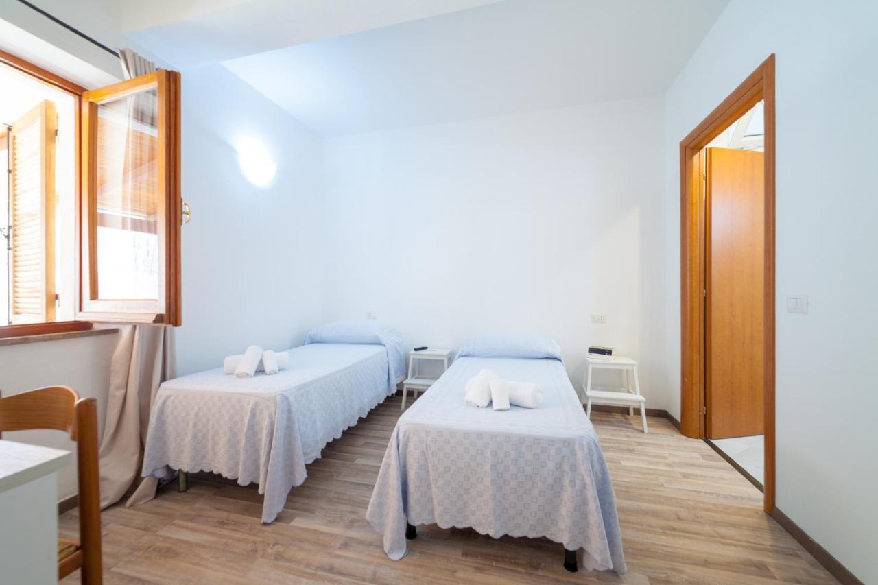 Brezza B&B Golfo Aranci Bagian luar foto