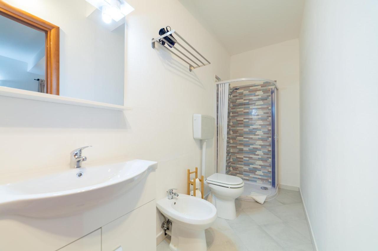 Brezza B&B Golfo Aranci Bagian luar foto
