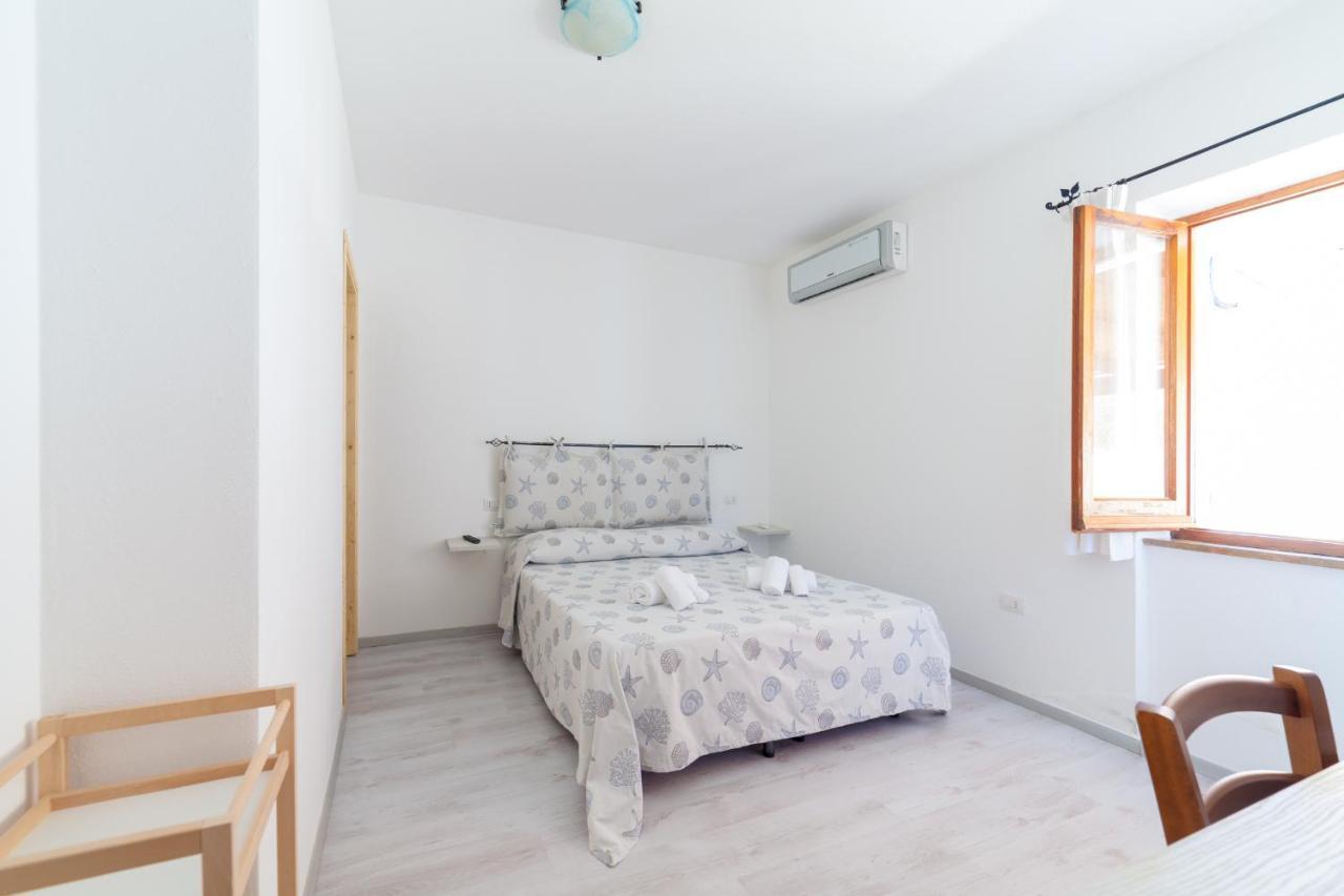 Brezza B&B Golfo Aranci Bagian luar foto