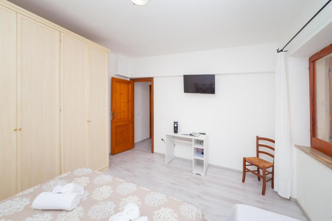 Brezza B&B Golfo Aranci Bagian luar foto